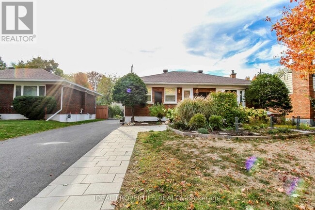 Building Photo - 2034 Saunderson Dr