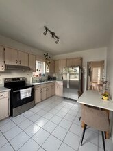 Building Photo - 573 Ossington Ave