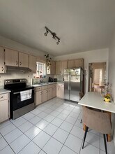 Building Photo - 573 Ossington Ave