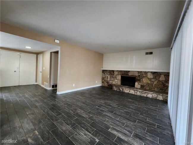 Building Photo - 3 br, 3 bath House - 775 E Bickley Dr