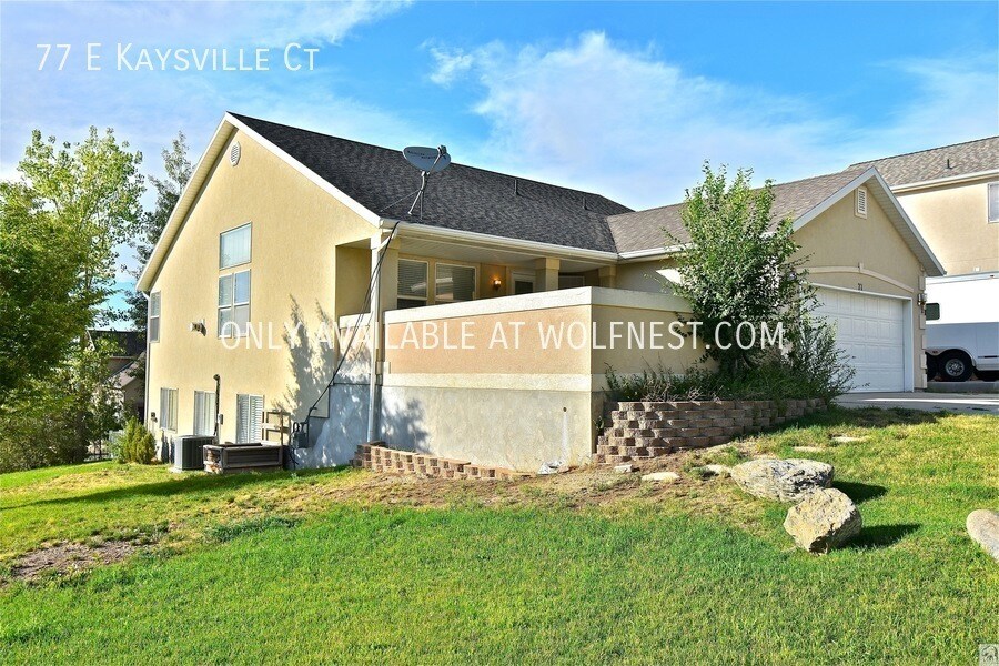 Primary Photo - Spacious 4 Bedroom Draper Home with 2 Kitc...