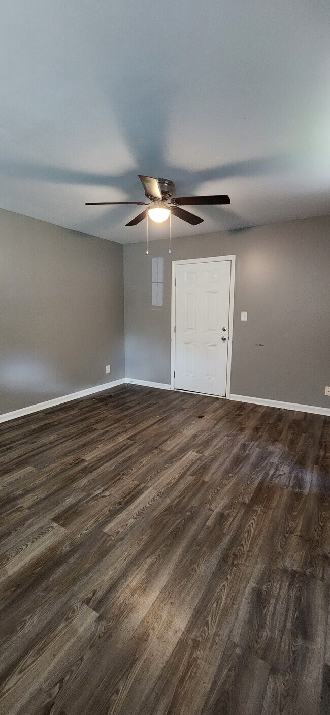 Building Photo - 608 Miller Ave