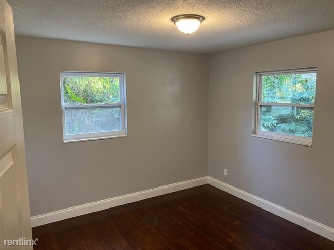 Building Photo - 3 br, 1 bath House - 1010 N Parsons Ave
