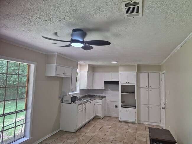 Foto del edificio - 5629 Queen Mary Ln