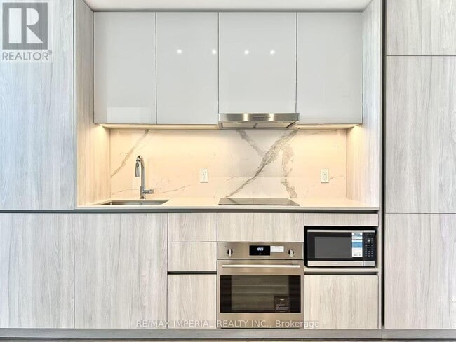 Building Photo - 8 Interchange Wy