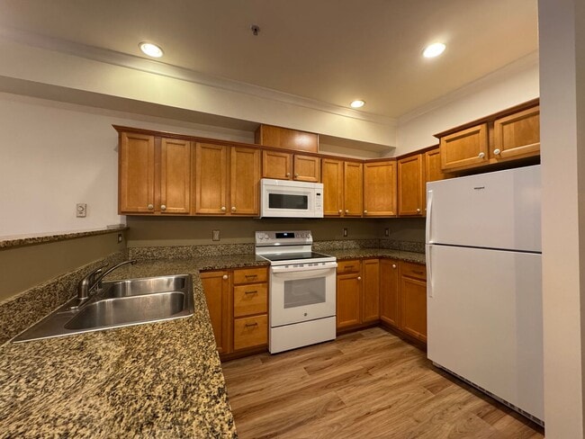 Building Photo - 1 Bed 1 Bath Condo Unit in Downtown Bellingham with Garage Parking