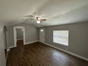 Building Photo - 776 14th Ave S