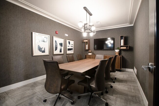 Interior Photo - HUB13