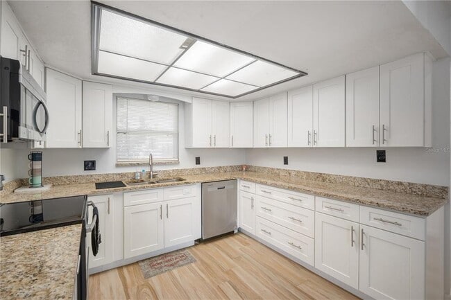 Building Photo - 6217 Flamingo Dr