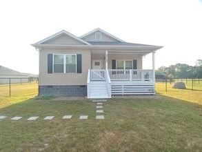Building Photo - 3725 Pinewood Rd