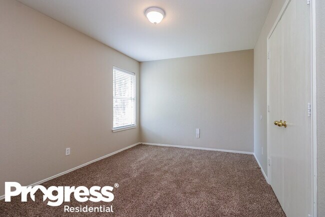 Building Photo - 902 Fish Creek Dr