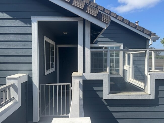 Foto del edificio - Modern Comfort in Prime Fremont Location –...
