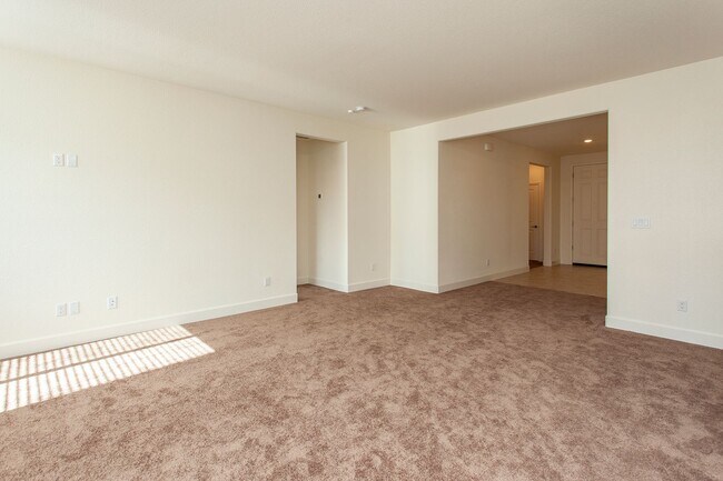 Building Photo - 2032 Frst Grv Ln