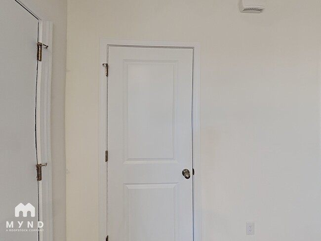 Building Photo - 354 Rayland St