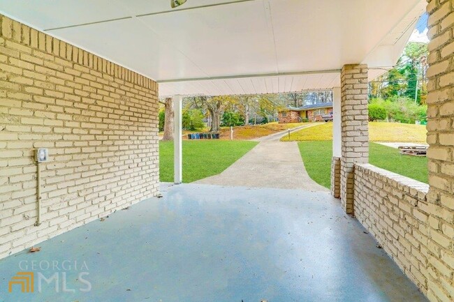 Building Photo - 3465 Tulip Dr