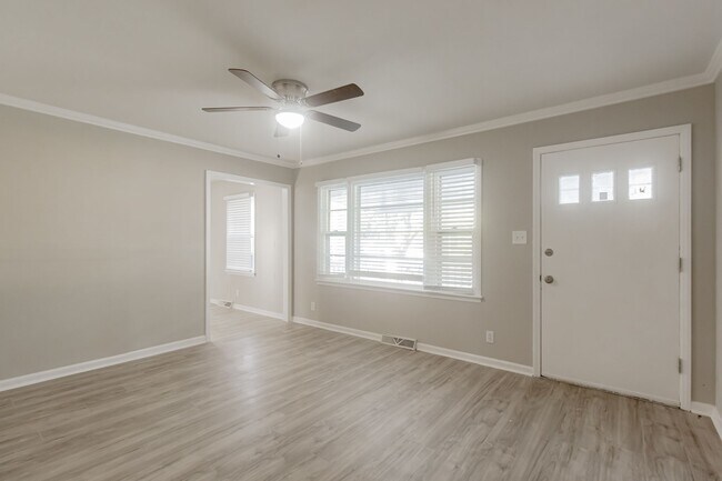 Foto del edificio - 609 Marguerite Dr NW