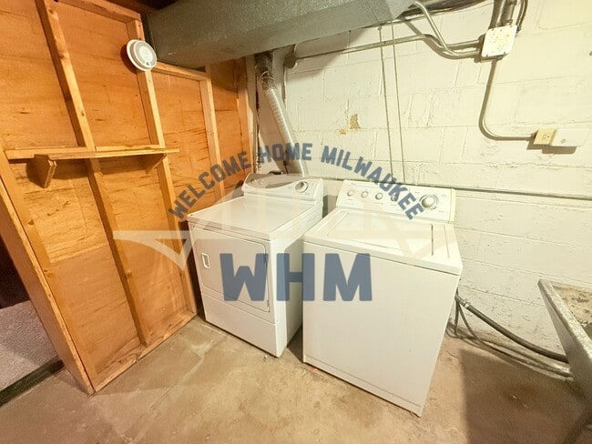 Building Photo - 1120 S 114th St