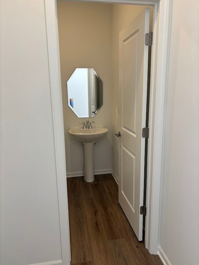 Foto del edificio - 12213 Dodwell St