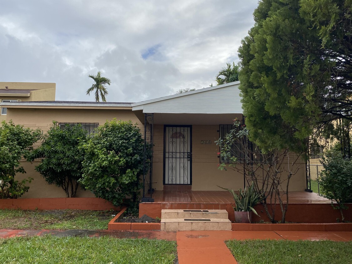 Primary Photo - 1620 NW 18th St