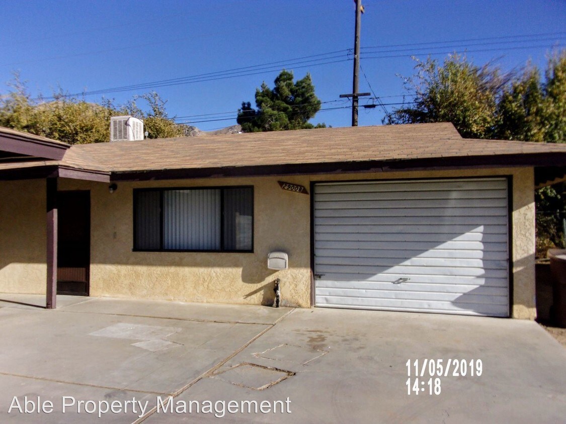 Primary Photo - 2900 Fulop St