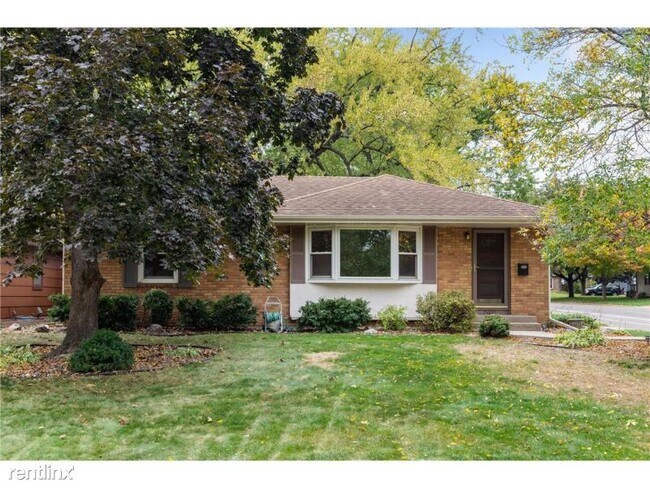 Building Photo - 3 br, 2 bath House - 7000 15th Ave S