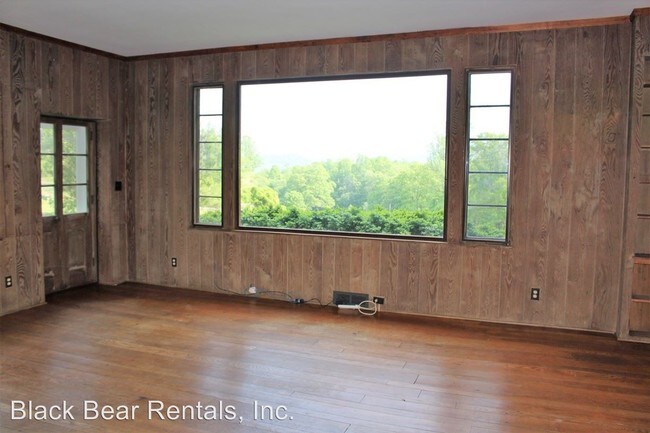 Building Photo - 2 br, 1.5 bath House - 11 Clarke Lane