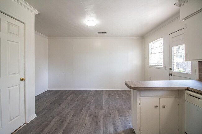 Building Photo - 5011 42nd St