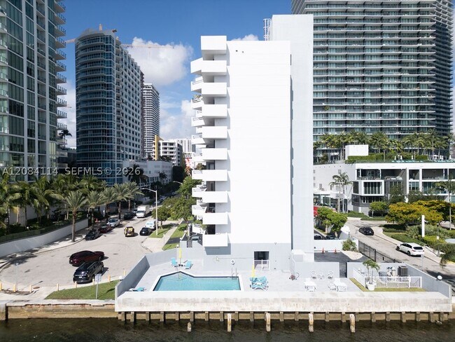 Foto del edificio - 555 NE 30th St