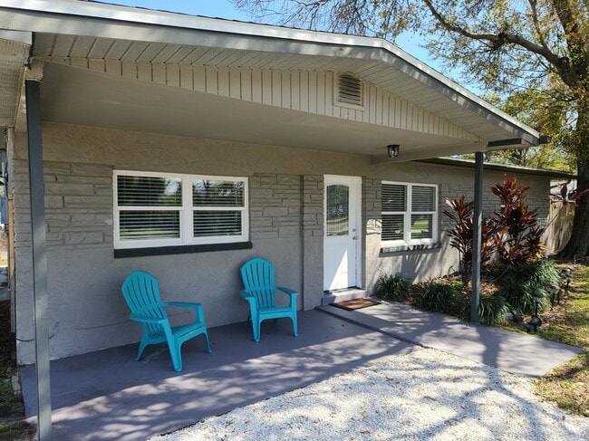 Building Photo - 337 Shore Dr E