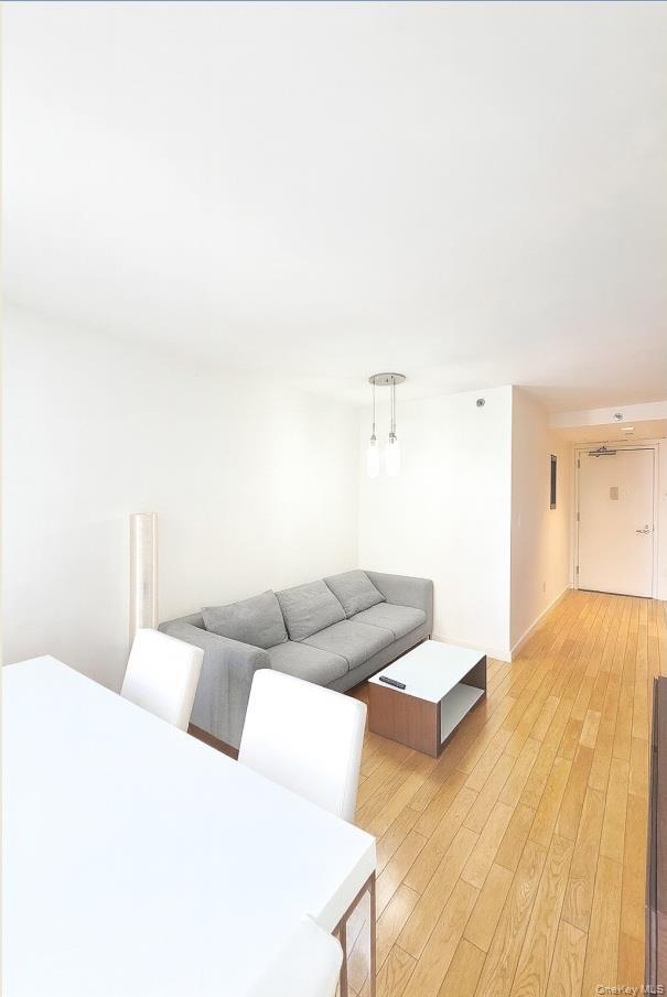 Building Photo - 39-16 Prince St