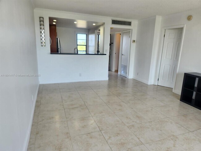 Foto del edificio - 3301 N Country Club Dr