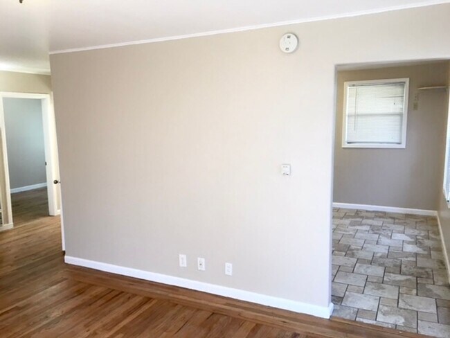 Foto del edificio - Great 3 bed 1.5 bath House with Garage in ...