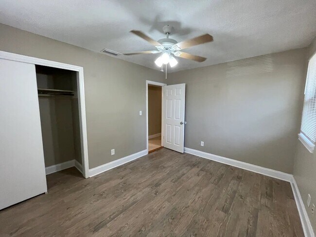 Foto del edificio - 107 Glen Ridge Ave