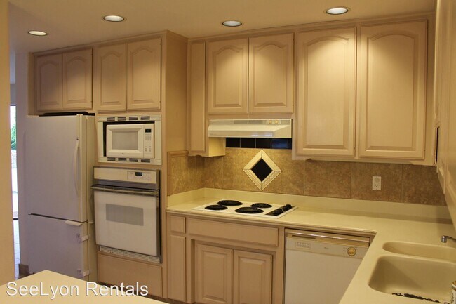 Building Photo - 2 br, 2.5 bath House - 727 Piney Way
