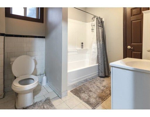 Building Photo - 74 Franklin St