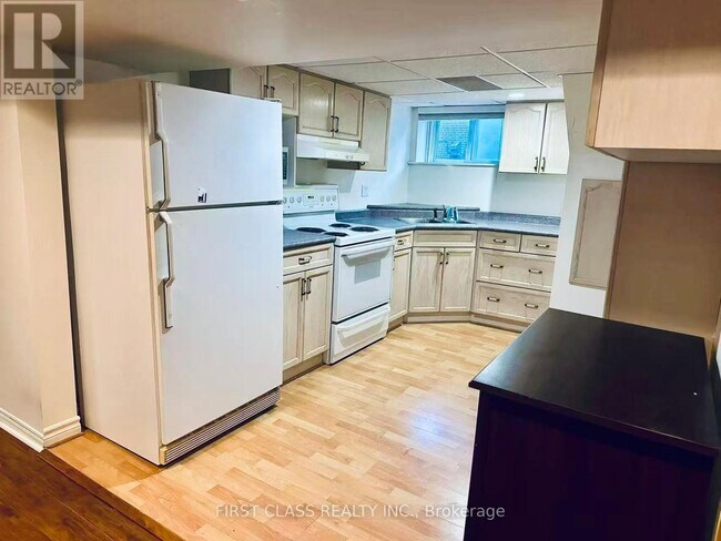 Photo du bâtiment - 28 Collins Crescent