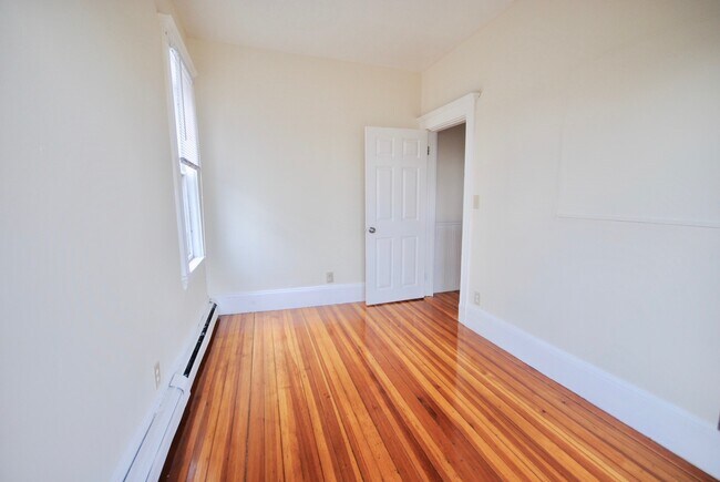 Building Photo - 119 Lexington St