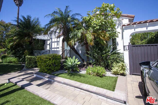 Building Photo - 1173 S Point View St
