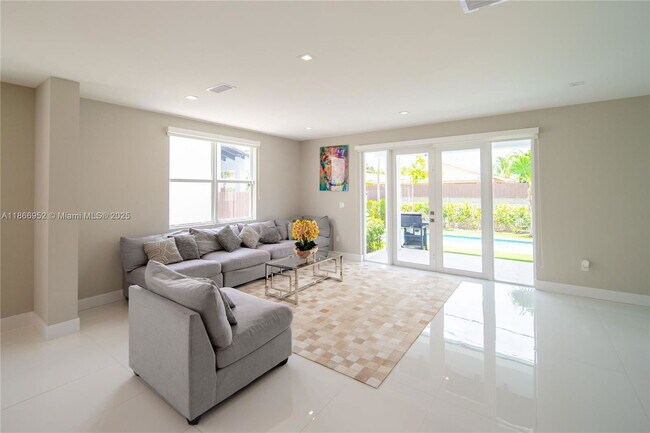 Foto del edificio - 3653 SW 26th St