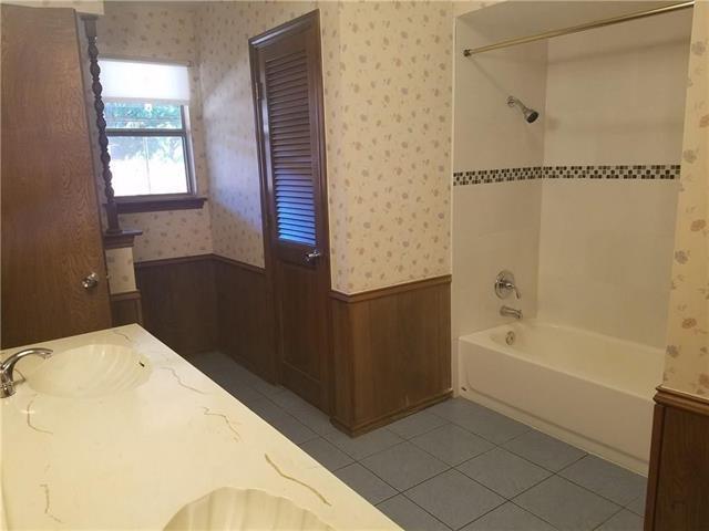 Foto del edificio - 2033 Westridge Dr