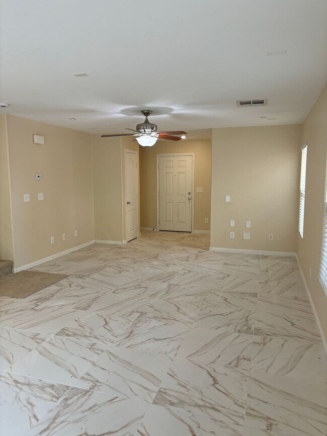 Building Photo - *VERY CUTE 3 BED 2.5 BATH HOME IN GATED CO...