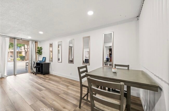 Building Photo - 6979 Palm Ct