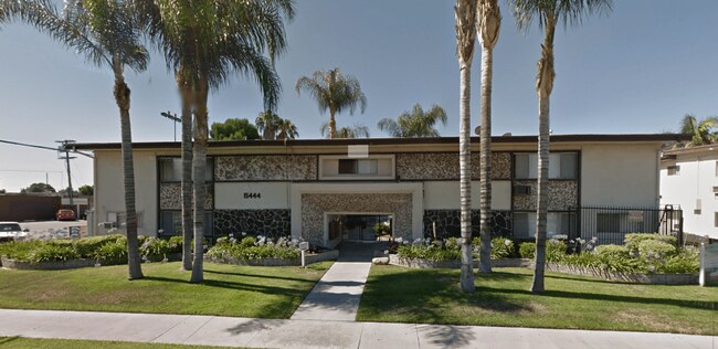 Foto del edificio - 15444-15454 Chatsworth St.