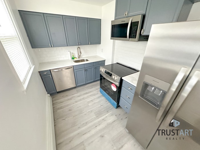 Primary Photo - 3 Bedroom house in Oxford Circle, North Ea...