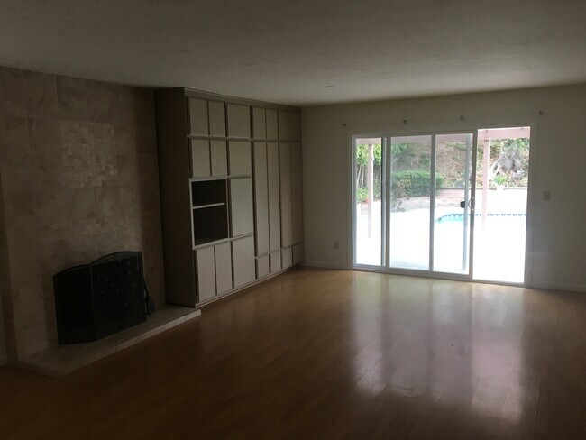 Building Photo - Lovely 4 bed / 2.5 bath University City Home