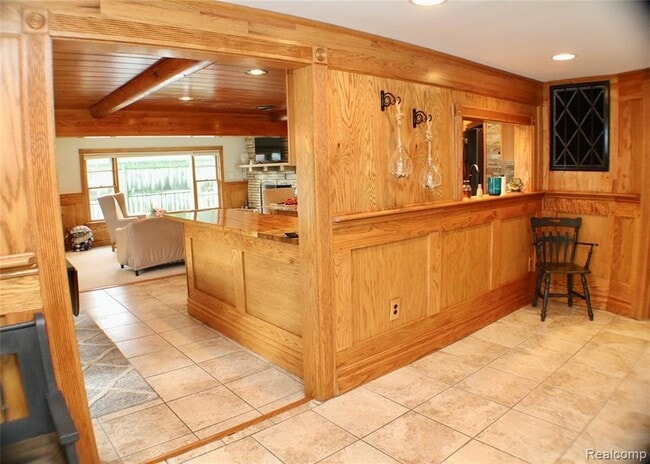 Foto del edificio - 48677 Sugarbush Rd