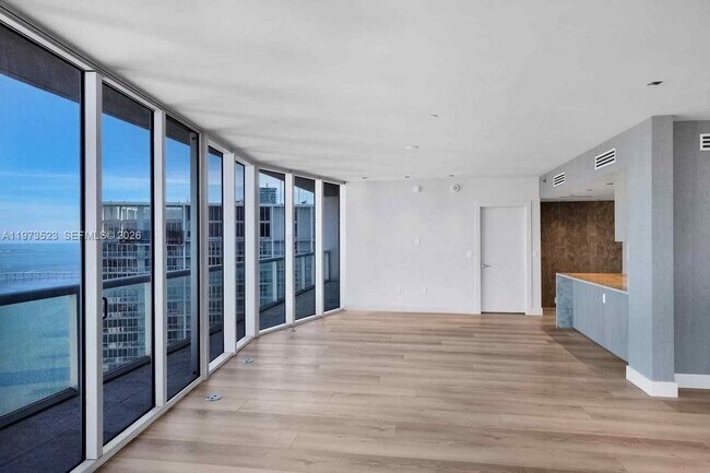 Foto del edificio - 465 Brickell Ave