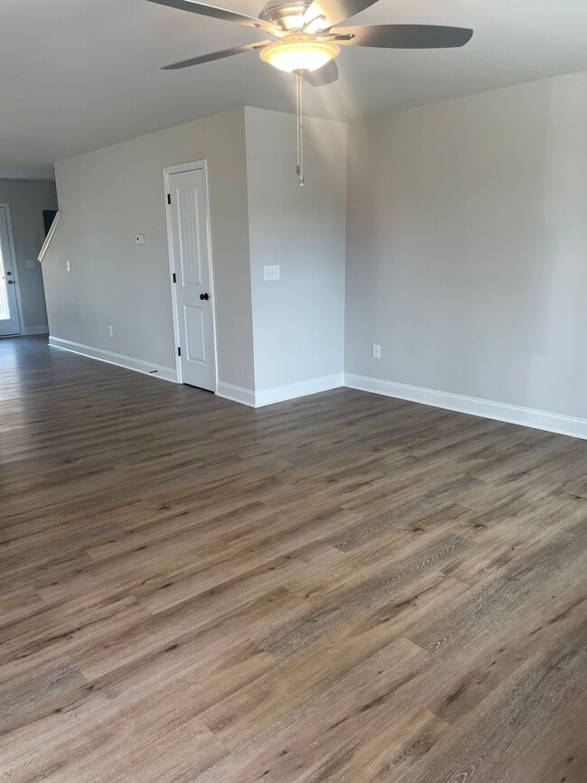 Building Photo - 2 Bedroom 2.5 bath Townhome in  Greenville...