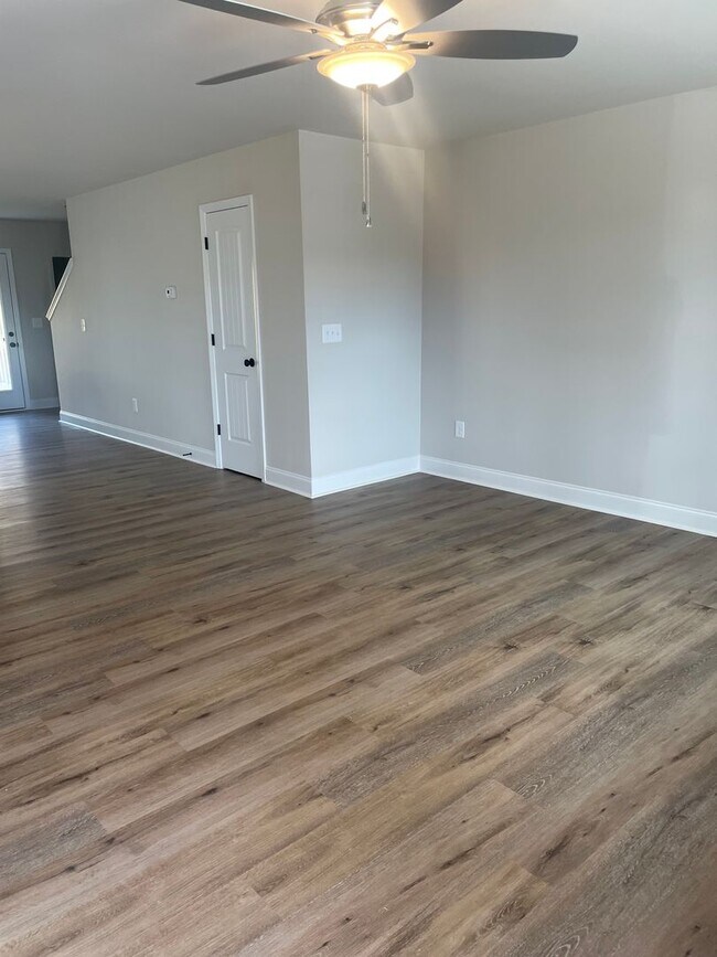 Foto del edificio - 2 Bedroom 2.5 bath Townhome in  Greenville