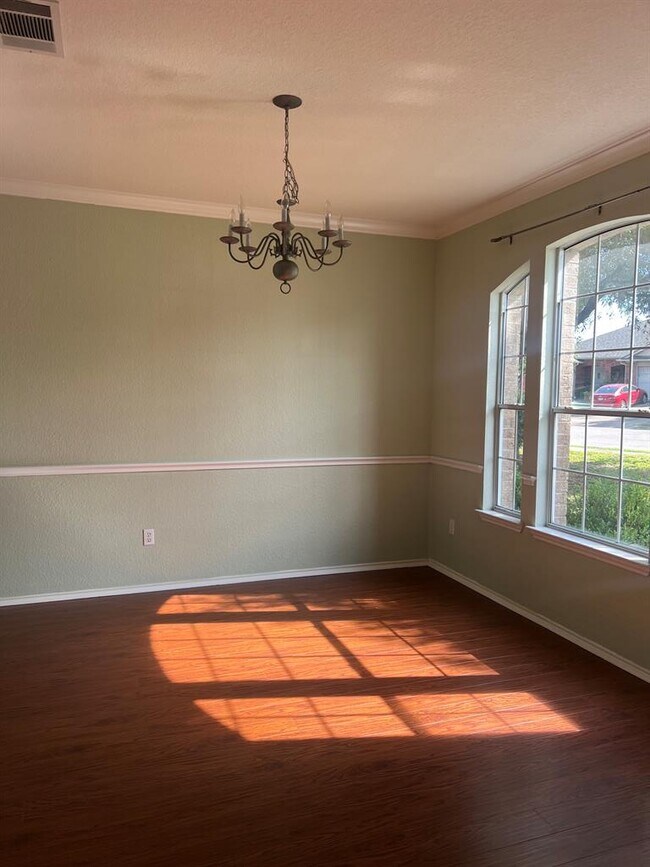 Building Photo - 1318 Willow Bluff Dr